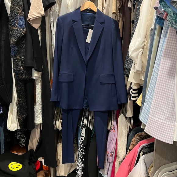 Never Worn w. Tags - Theory Pant Suit - Picture 2 of 11
